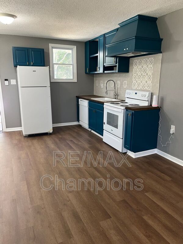 Building Photo - 2603 Garden Dr