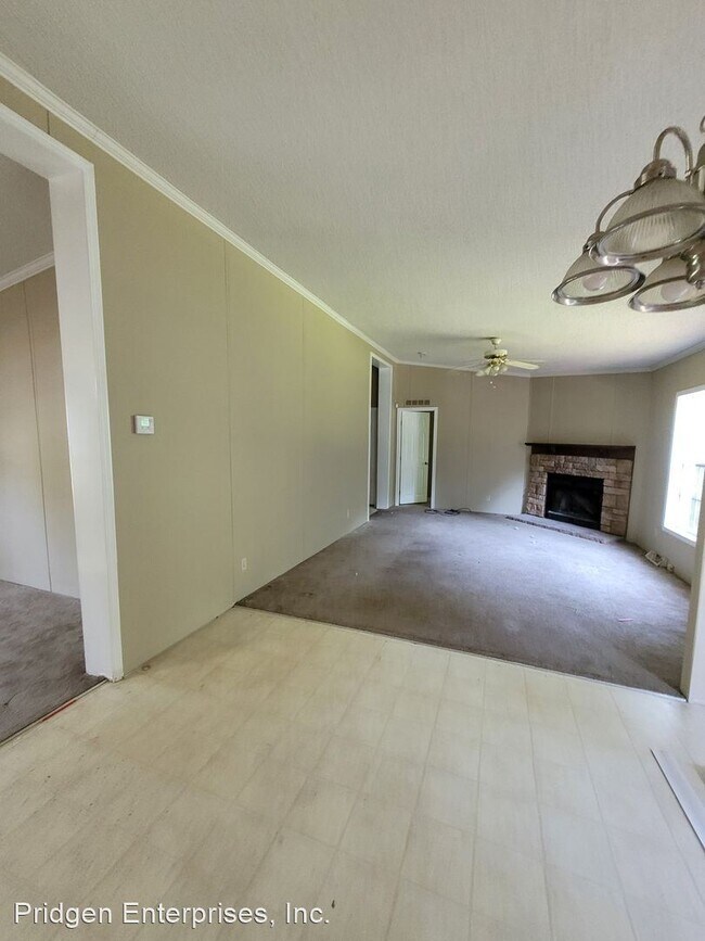 Foto del edificio - 4 br, 2 bath House - 348 Burkland Lane