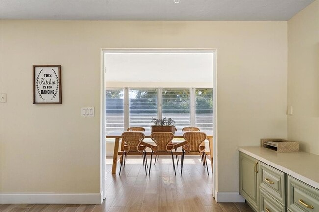 Building Photo - 20 NE 17th Ave