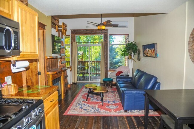 Foto del edificio - Modern Montana Townhome Along the Milwaukee Trail