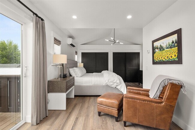 Building Photo - 441 Karrow Ave