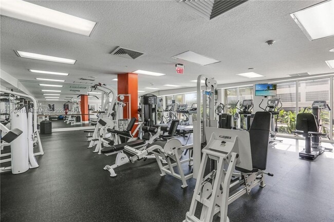 Foto del edificio - 6051 N Ocean Dr