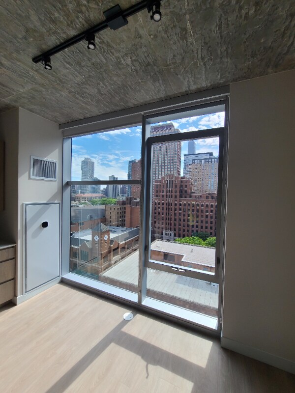 Foto del edificio - 216 W Chicago Ave