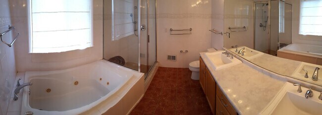 Foto del edificio - Spacious 3 bedroom 2.5 bath in Squirrel Hill!