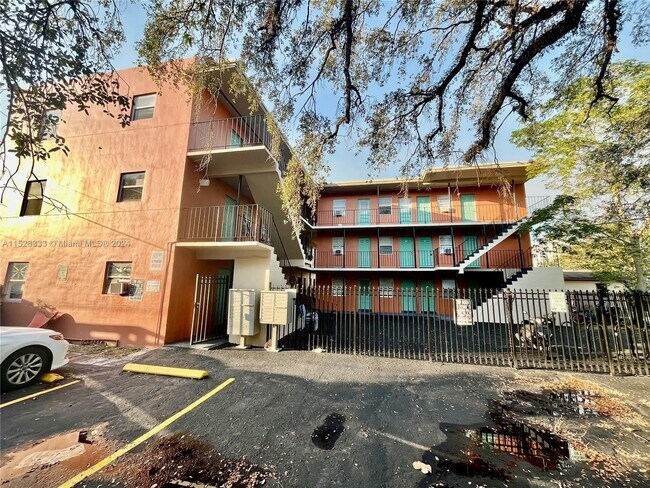 Foto del edificio - 3669 Thomas Ave