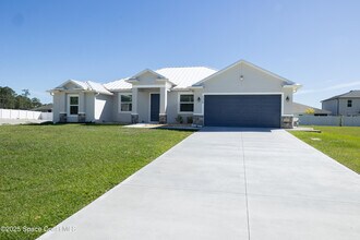 Building Photo - 526 Falmouth St