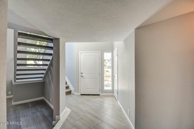 Building Photo - 4834 E Hillery Dr