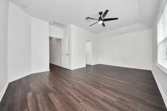 Building Photo - 10306 White Fir Villa Ave