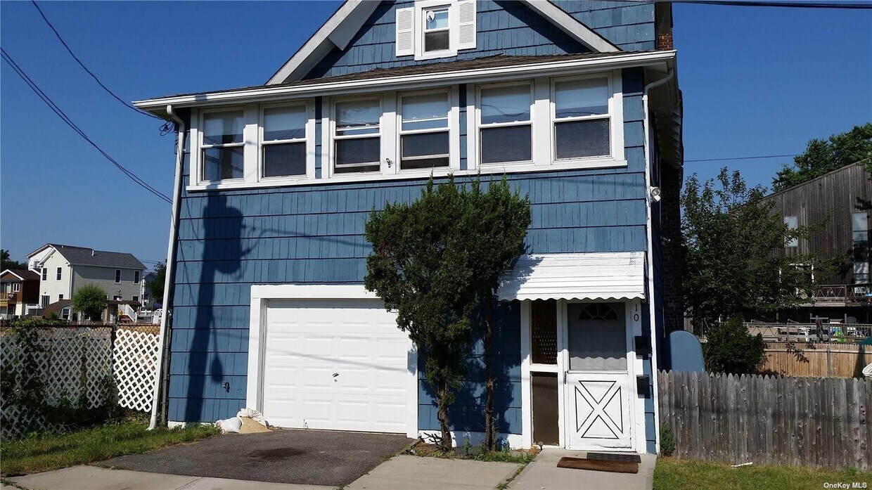 10 Public Hwy, Bellmore, NY 11710 House Rental in Bellmore, NY