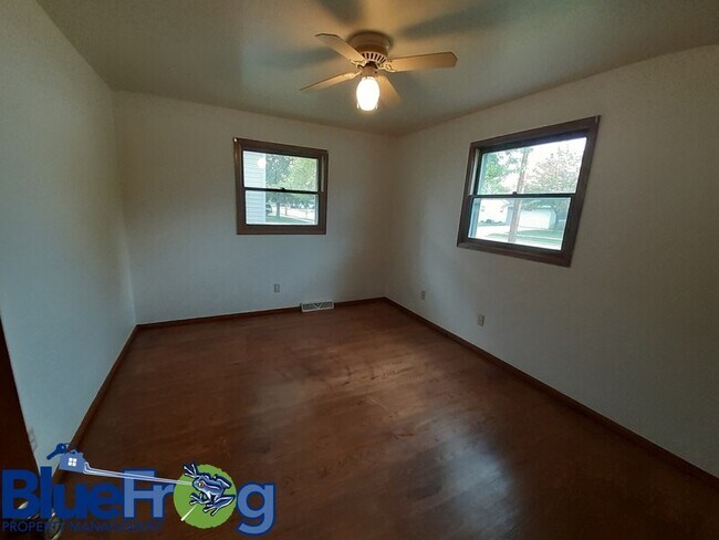 Foto del edificio - 1014-1014 E Airport Rd