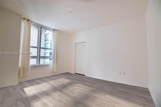 Foto del edificio - 950 Brickell Bay Dr
