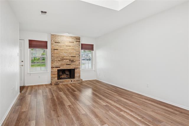 Foto del edificio - 10615 Stone Canyon Rd