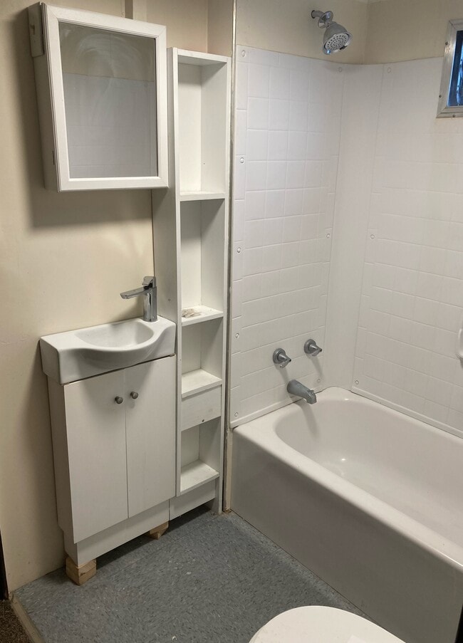 Building Photo - 2006 E Prospect Rd