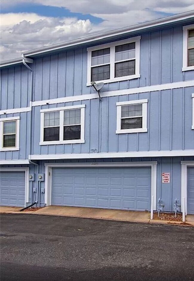 Foto del edificio - Three Bedroom Townhome with Pool