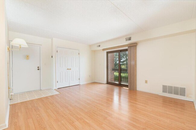 Foto del edificio - 1210 Hampton Hill Ct
