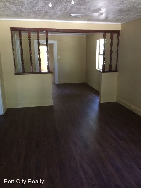 Building Photo - 3 br, 2 bath House - 3111 Parkhurst St.