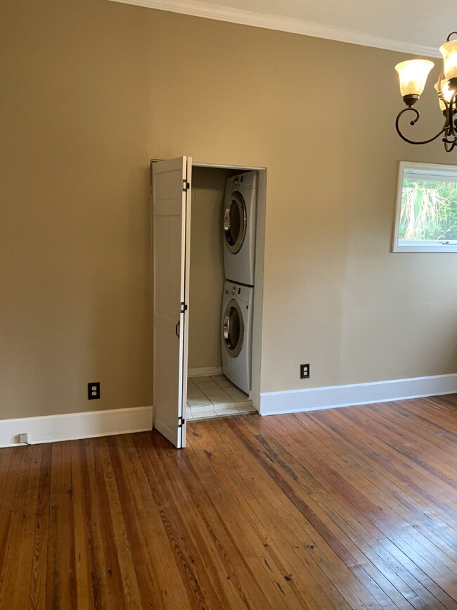 Building Photo - Stunning Renovated 4-Bedroom Home in Lakebottom with Screened Porch & Prime Location Near Fort Mo...