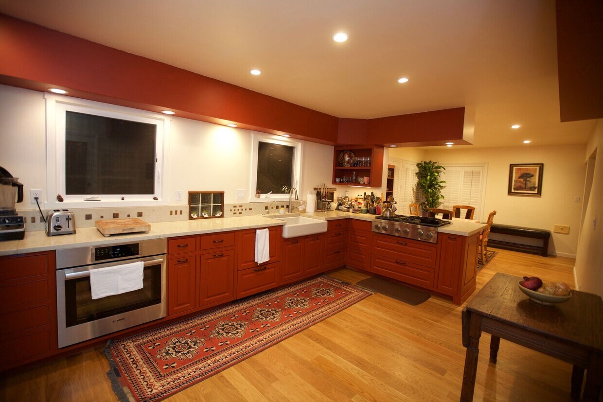 Primary Photo - Furnished Home in Quaint JC Neighborhood!