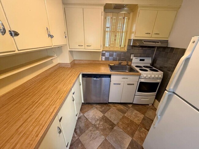 Foto del edificio - 116 W 2nd St