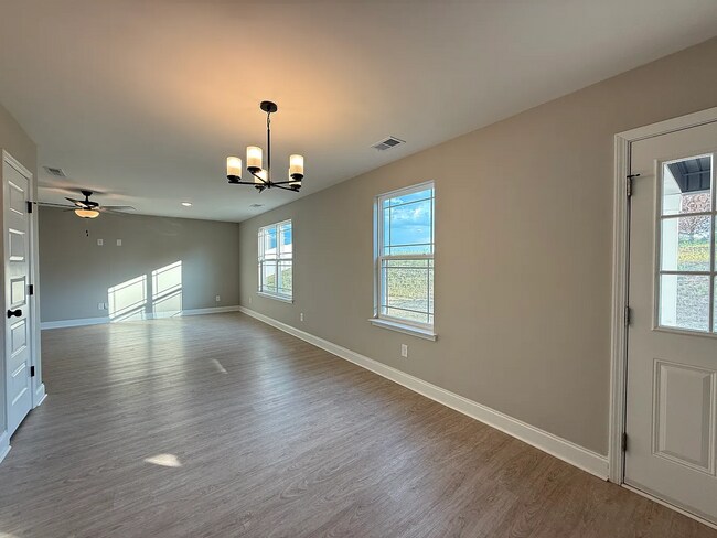 Building Photo - 3 Bedroom 2.5 Bath House