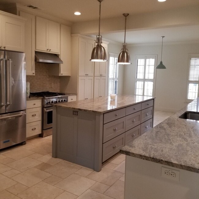 Building Photo - Stunning Home - North Cat Mountain - 4 bed...
