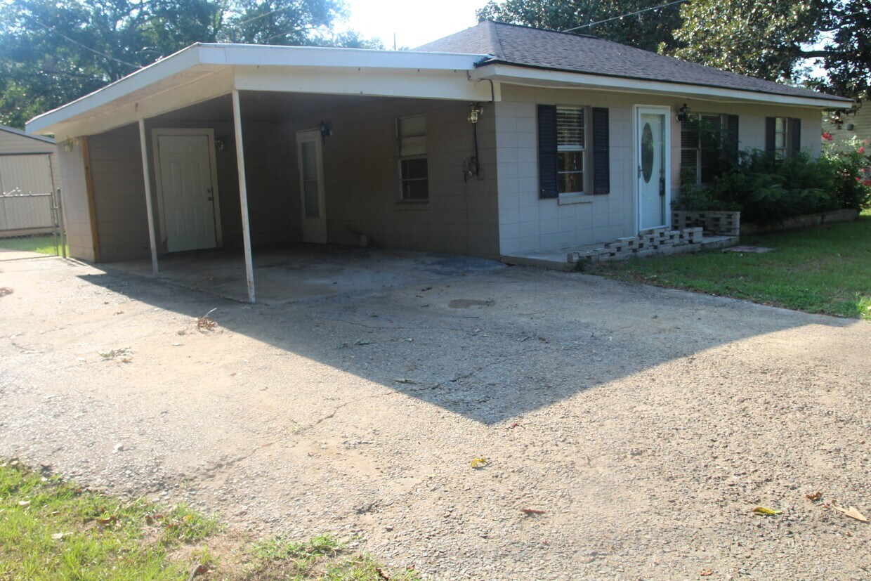 Primary Photo - 5404 Paulk Dr