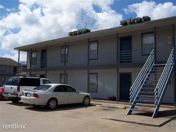 Primary Photo - Silver Wood Apartments
