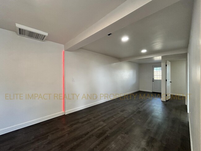 Building Photo - 321 N Martin Ave