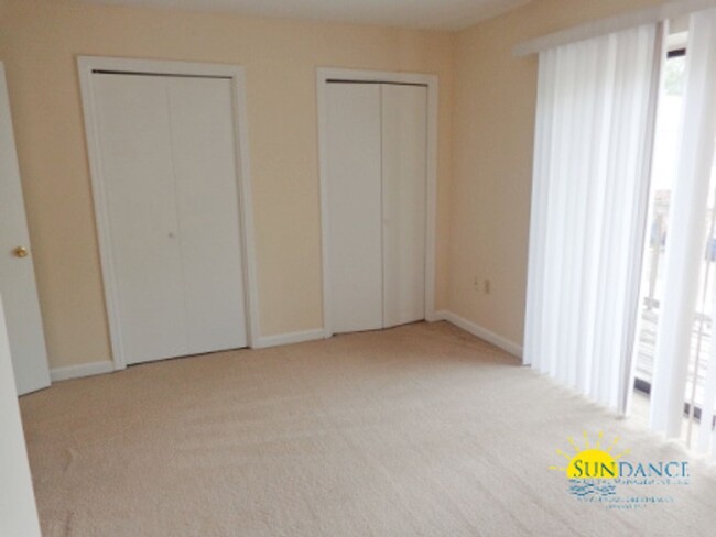 Foto del edificio - Large newly painted 2Bed/2.5 bath located ...