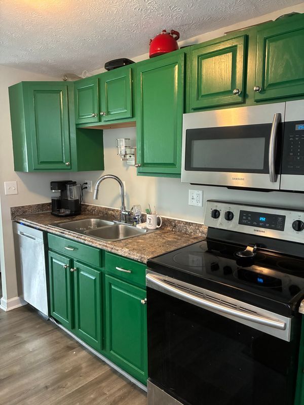 Foto del edificio - 744 Maplewood Ln
