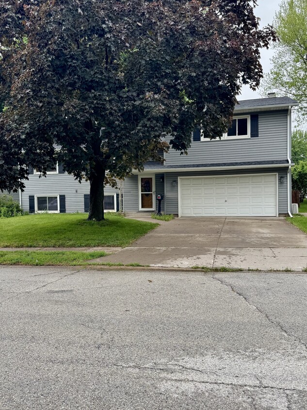 Primary Photo - 4204 Warren St