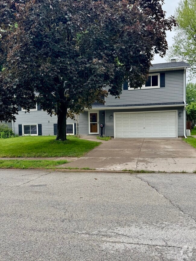Building Photo - 4204 Warren St