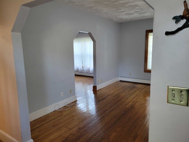 Building Photo - 143 S Grand Ave