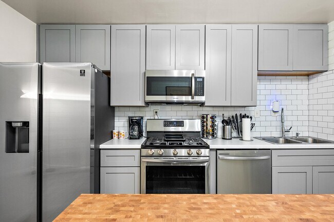 Building Photo - 1033 N 25th St