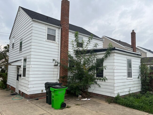 Building Photo - Newly renovated 3bed, 1bath Single Family ...