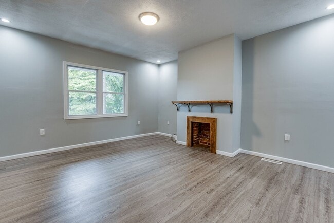 Building Photo - Available August - Beautiful 2 Bedroom Hom...