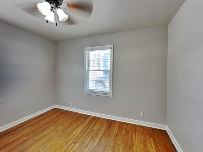 Foto del edificio - 7501 W Lake St