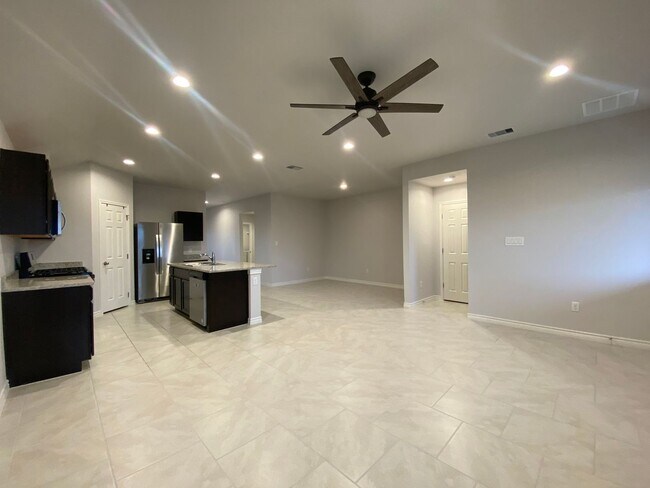 Building Photo - NEWER 4 BDRM HOME IN FLOUR BLUFF ISD!