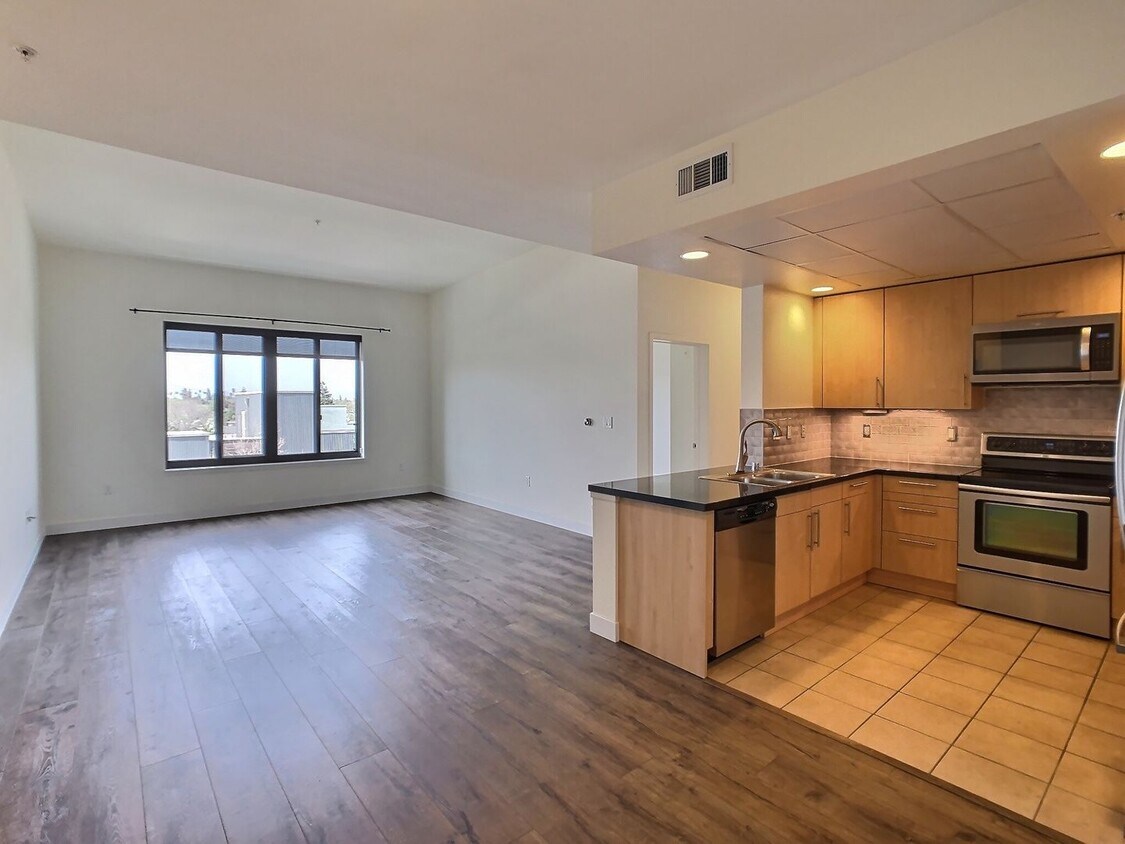 Primary Photo - Top-Floor Sunset Facing 2 Bedroom Condo Fo...