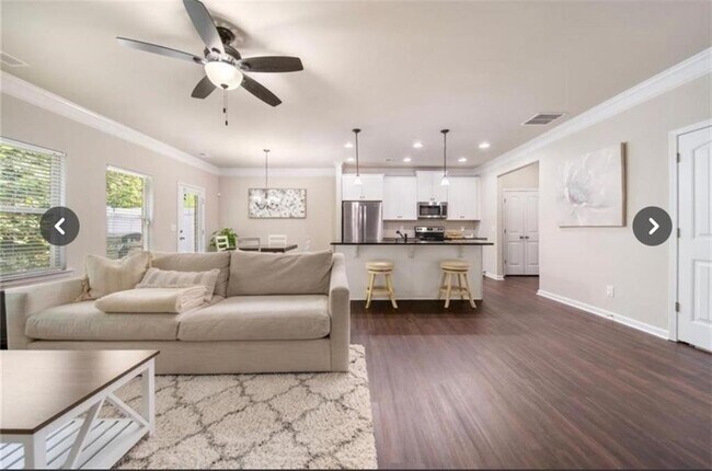 Foto del edificio - 1427 Haynescrest Ct