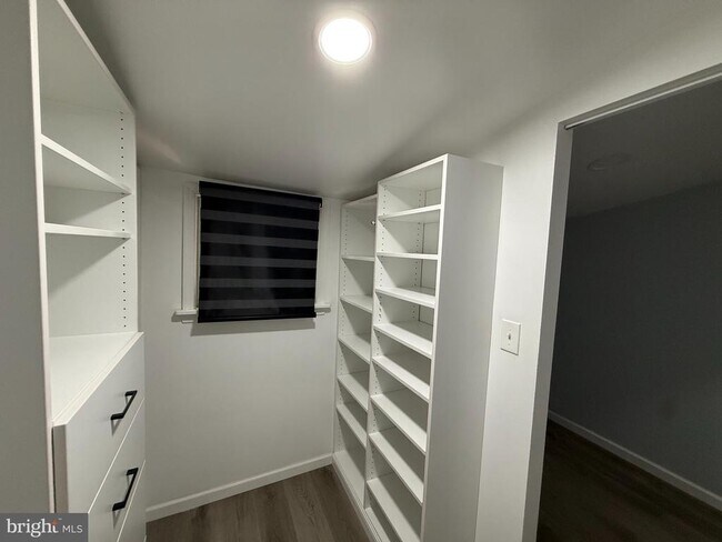 Building Photo - 32 S 53rd St