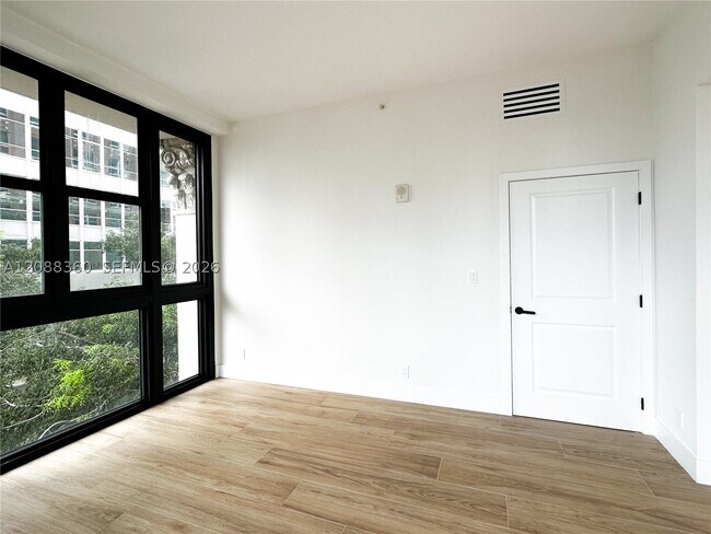 Foto del edificio - 111 E Flagler St