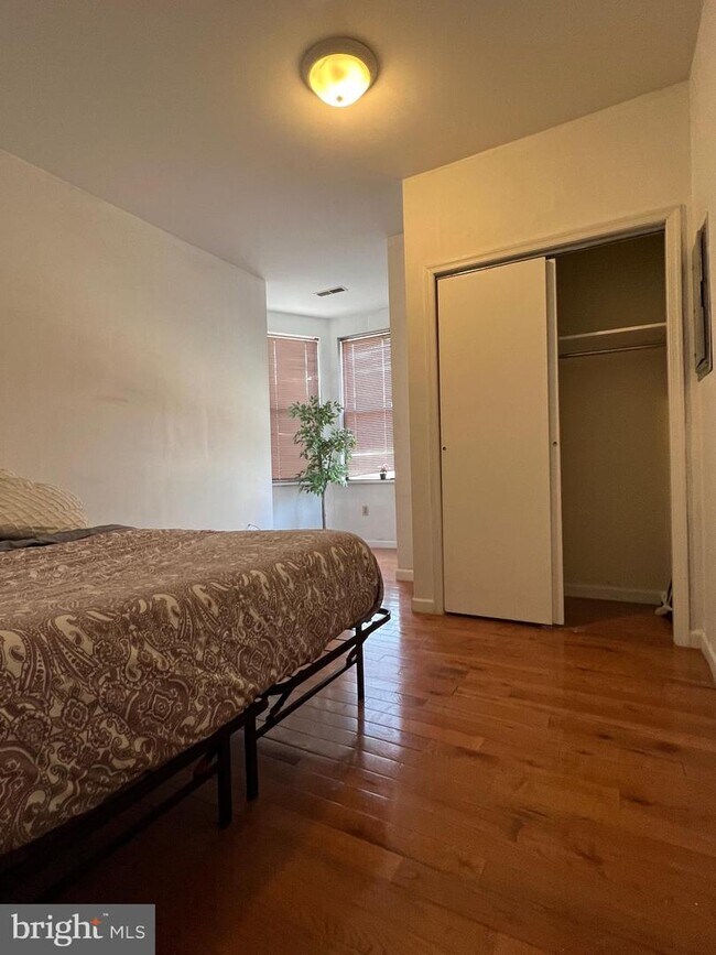 Foto del edificio - 1811 Fairmount Ave