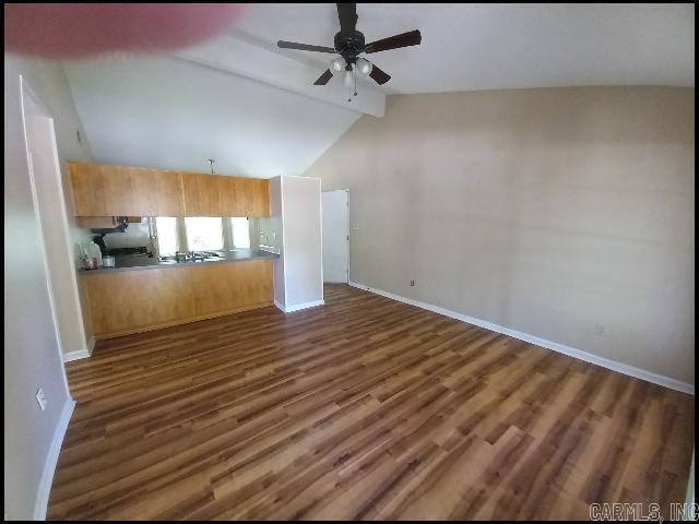 Building Photo - 8 Foxgrove Ln
