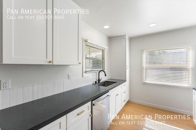 Building Photo - 311 S Clementine St