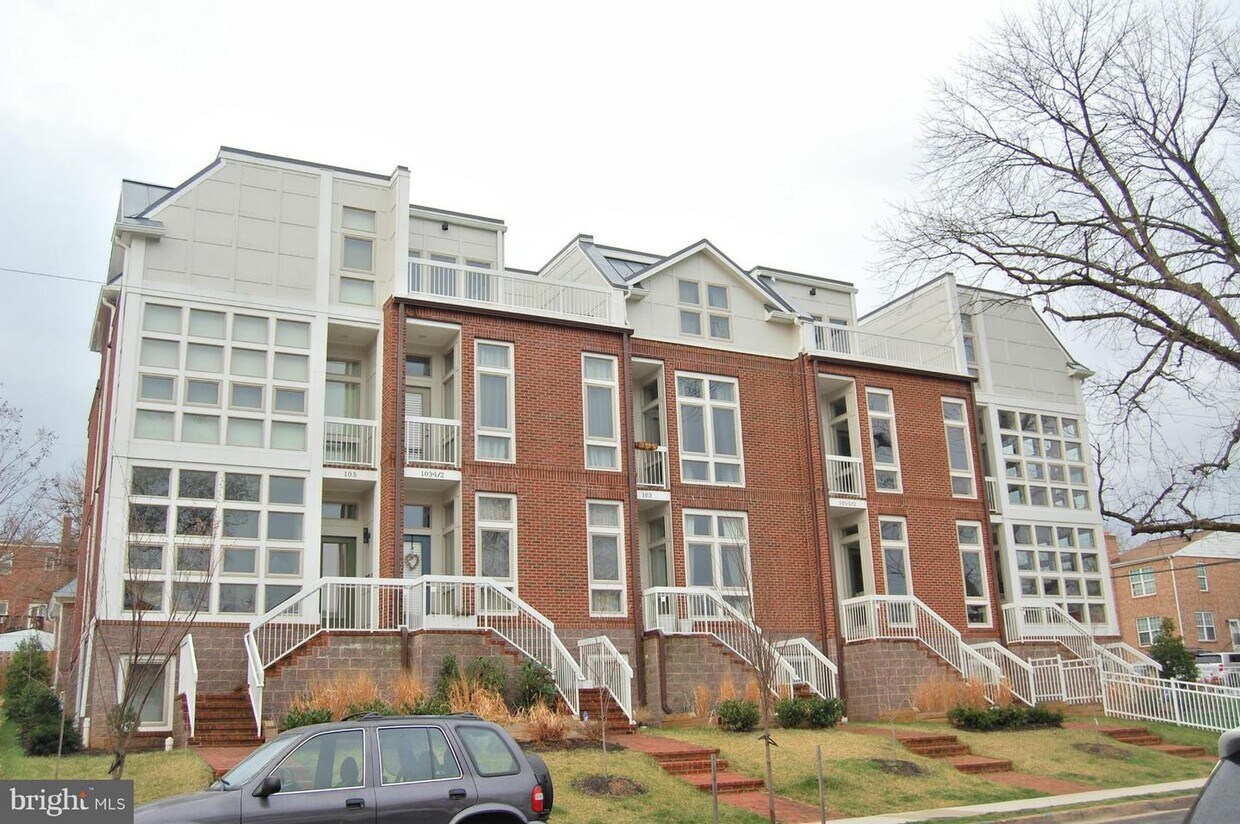 Primary Photo - 105 E Reed Ave