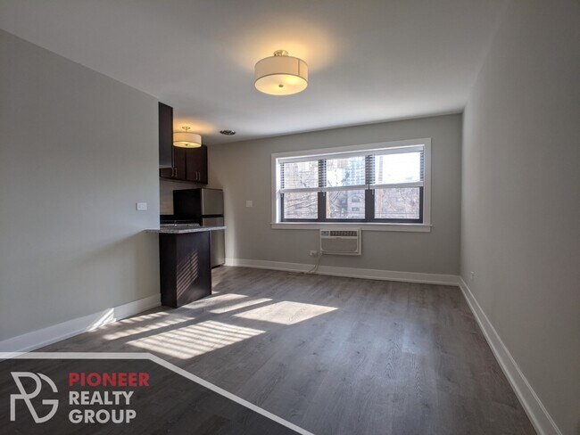 Foto del edificio - 456 W Barry Ave