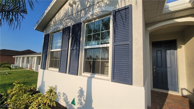 Building Photo - 3930 SW 16th Pl