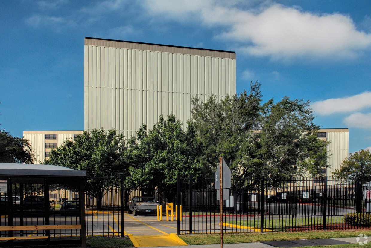 Building Photo - Telephone Road Apartments