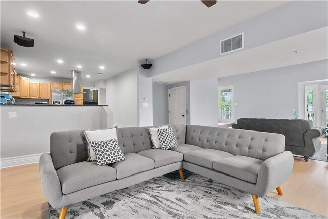 Building Photo - 1888 Kaweah Dr